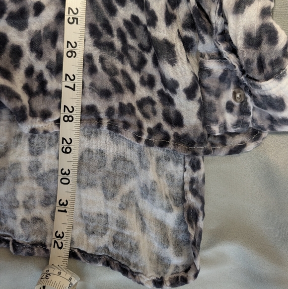 Animal Print Button-Up Blouse Size Large - Picture 10 of 10